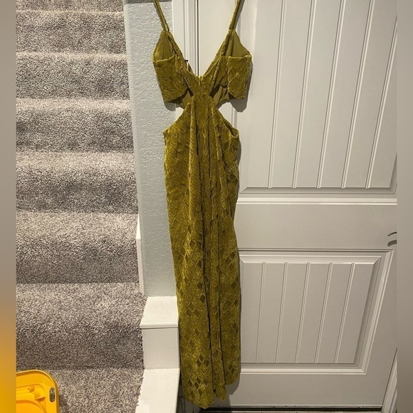 HOUSE OF HARLOW 1960 x REVOLVE Francia Maxi velvet green Dress - Picture 10 of 11